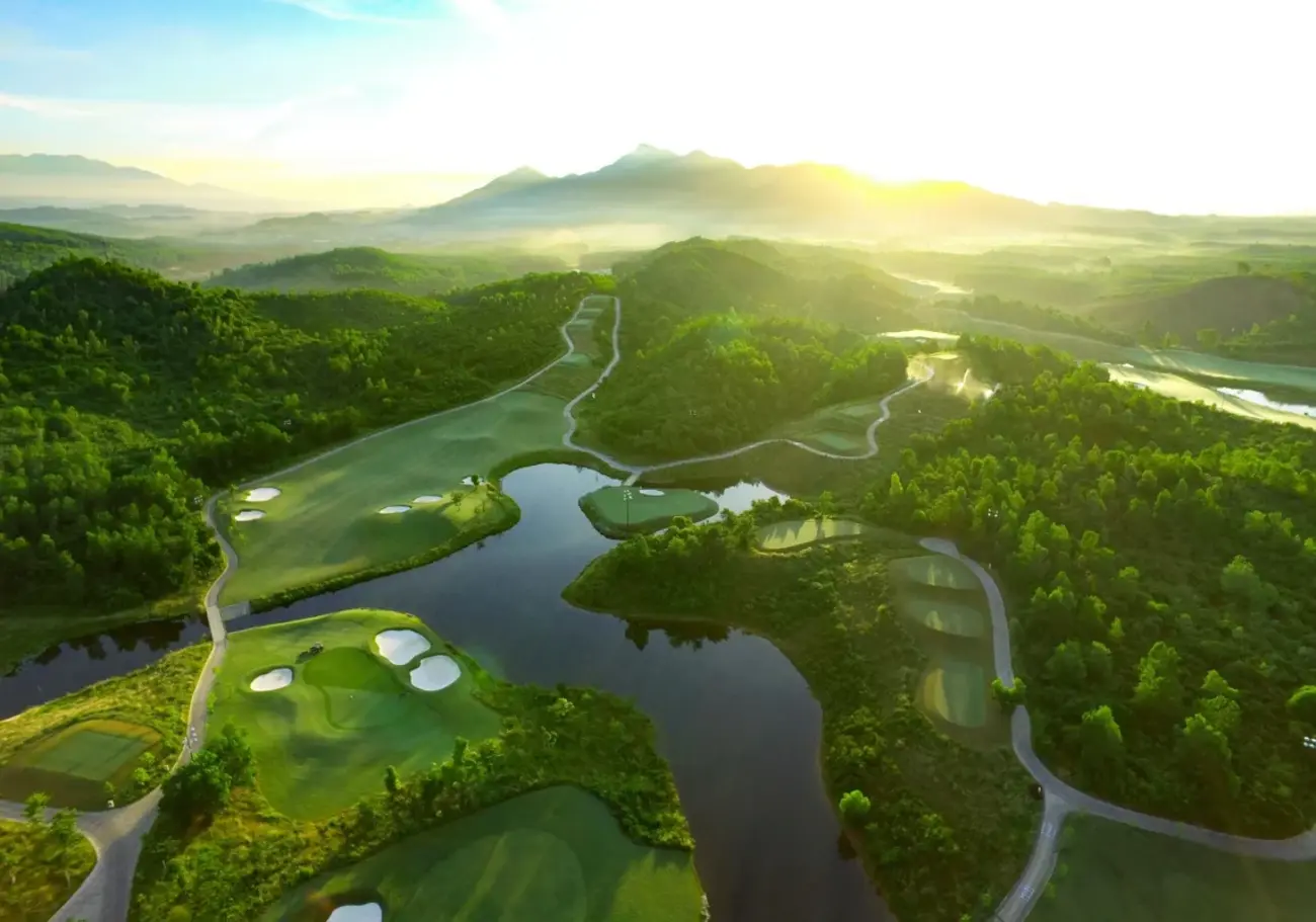Hai sân golf West – Sunset và East – Sunrise tại The Haven Bay mang đến trải nghiệm thể thao thượng lưu